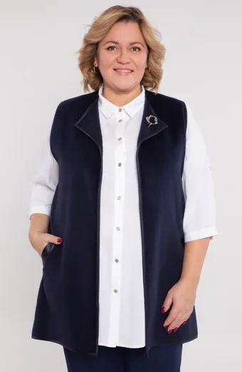 kópia z Čierna semišová vesta s brošňou